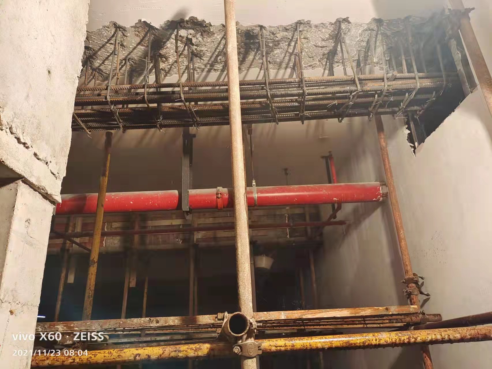 钢筋锈蚀后，，，，，混凝土结构性能或许会被裂化和破坏